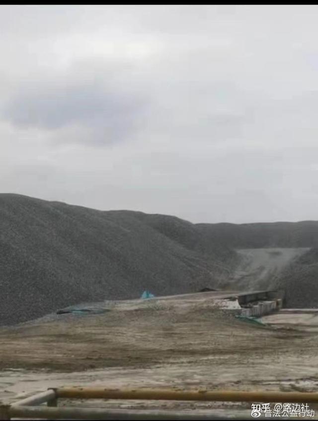 海陽市郭城鎮無名石料場揚塵污染嚴重