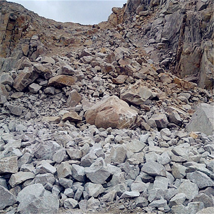 吉林陽光采石場 建筑石料石灰?guī)r規(guī)格多樣，狗頭石發(fā)貨快，就近供應